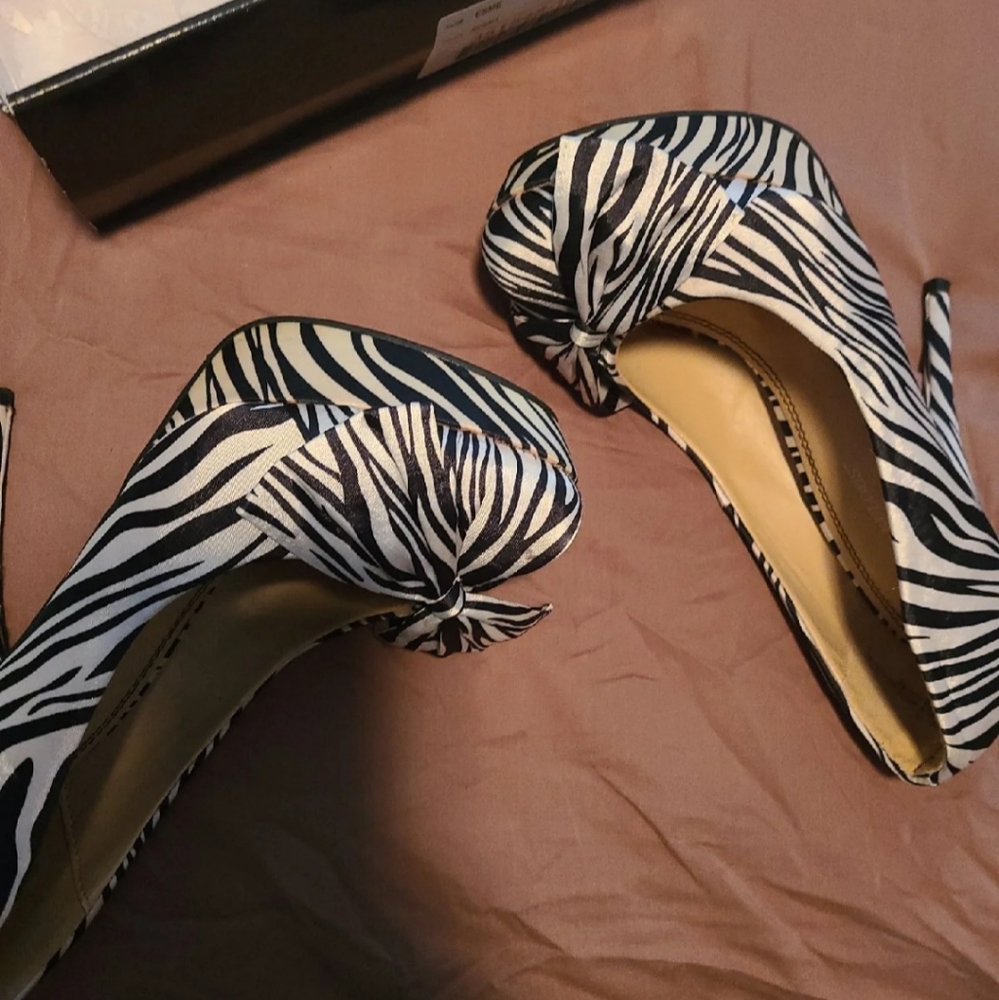 Heels - Picture 6 of 6